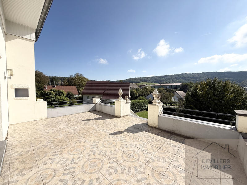 Maison - 220 m² - 5 pièces