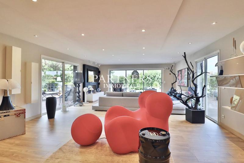 Maison - 300 m² - 10 pièces