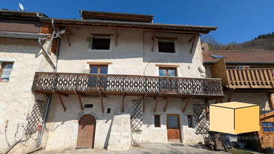 Maison ancienne - 136 m² - 8 pièces