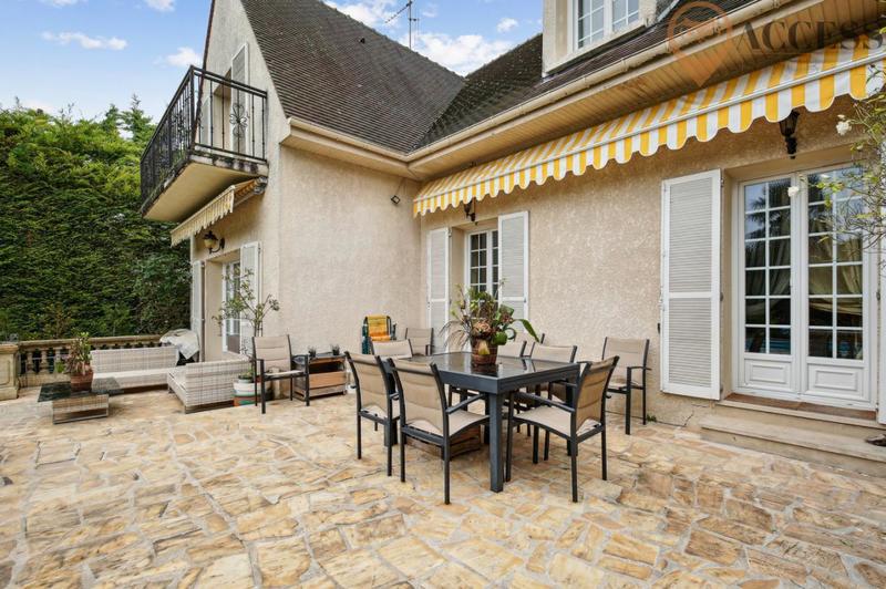 Maison - 180 m² - 8 pièces