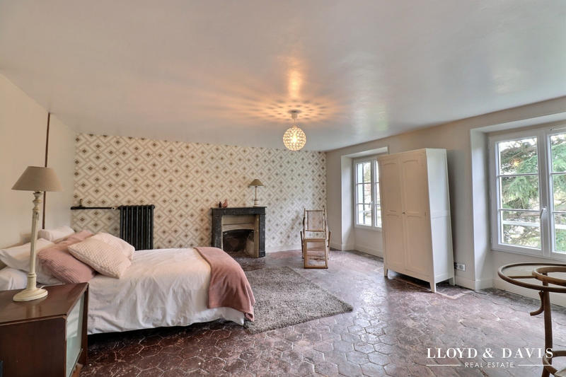 Maison - 455 m² - 13 pièces