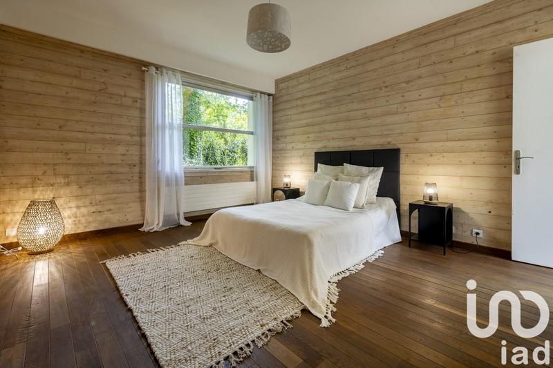 Maison - 320 m² - 10 pièces