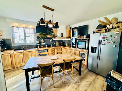 Maison - 221 m² - 8 pièces