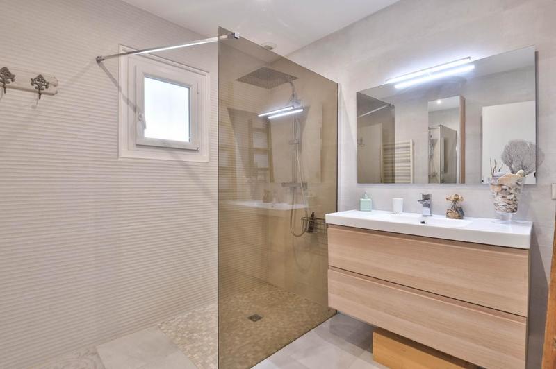 Maison - 223 m² - 8 pièces