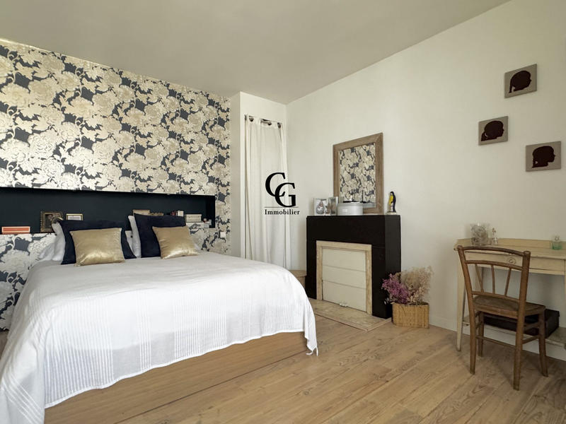 Maison - 246 m² - 8 pièces