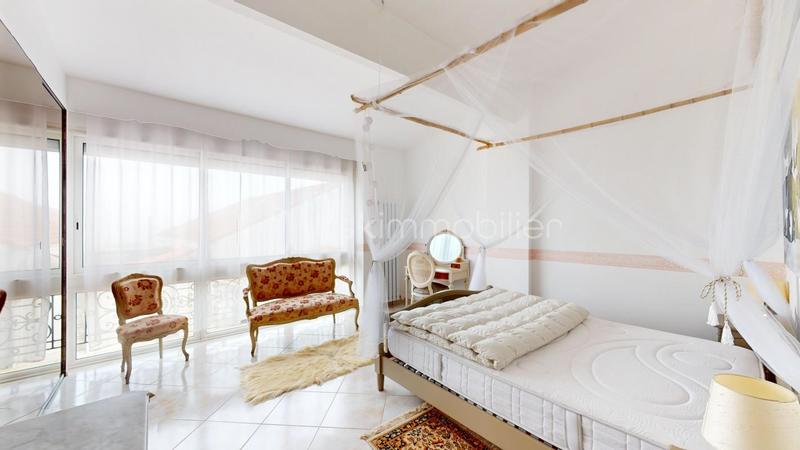 Maison - 340 m² - 10 pièces