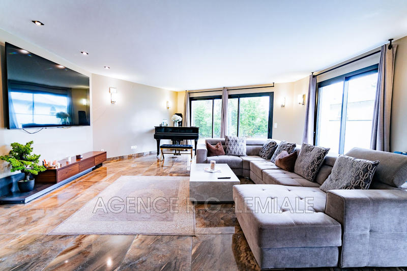 Maison - 190 m² - 10 pièces