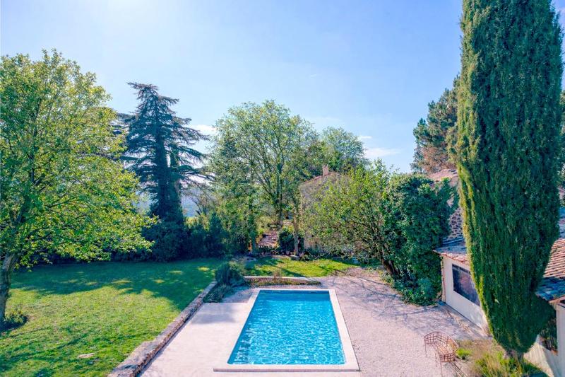 Propriété - 341 m² - 9 pièces