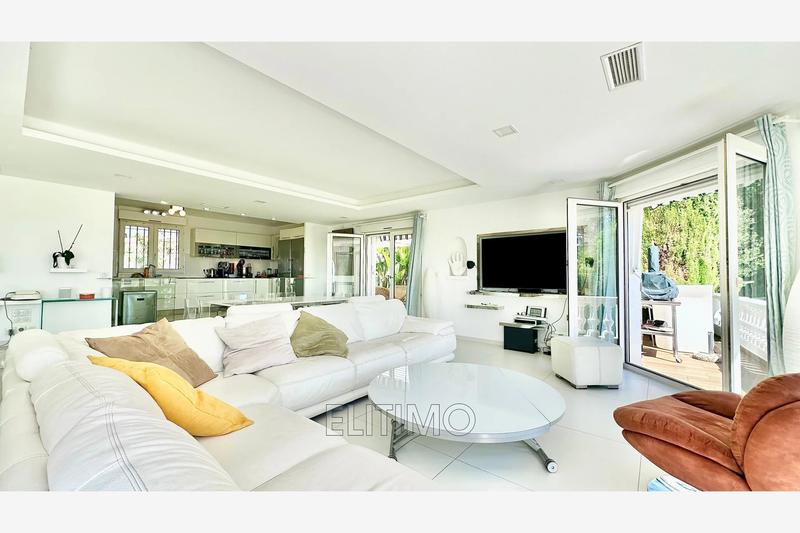 Maison - 223 m² - 6 pièces