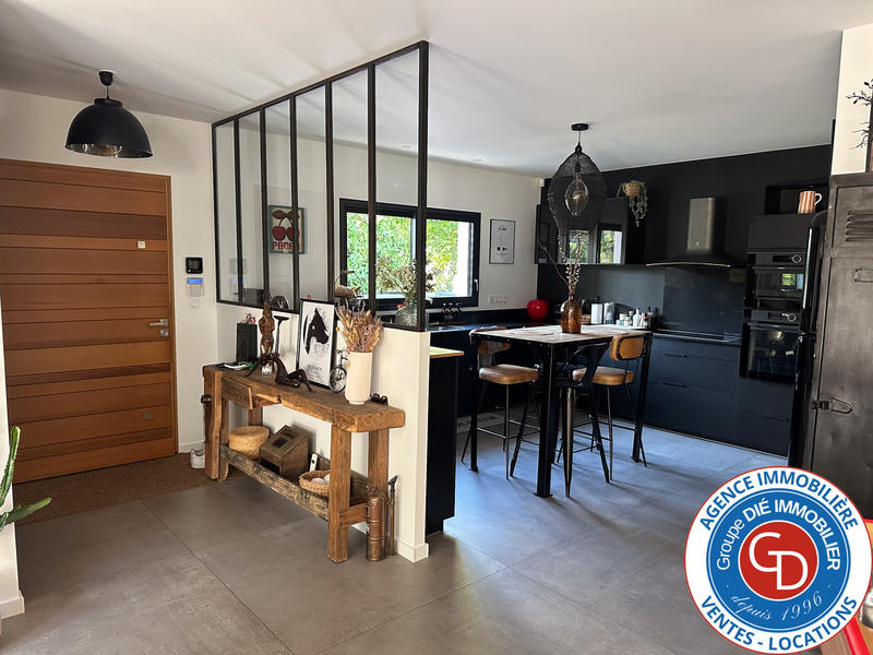 Maison - 204 m² - 7 pièces