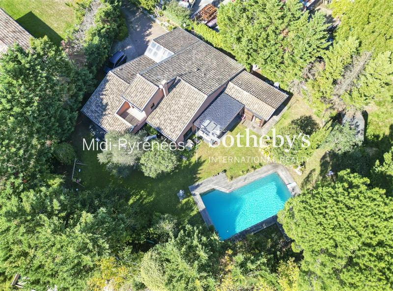 Maison - 210 m² - 8 pièces