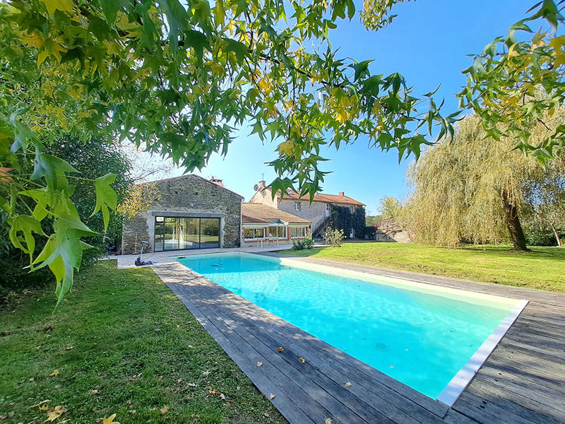 Maison - 244 m² - 6 pièces