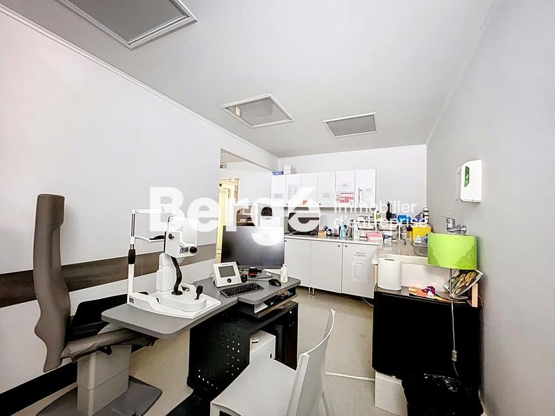 Local commercial - 235 m² - 18 pièces