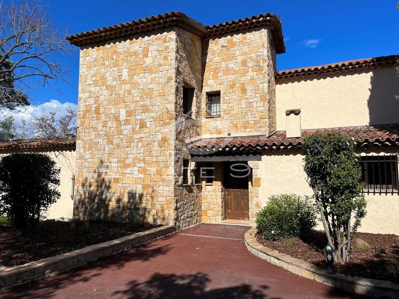 Villa - 182 m² - 7 pièces