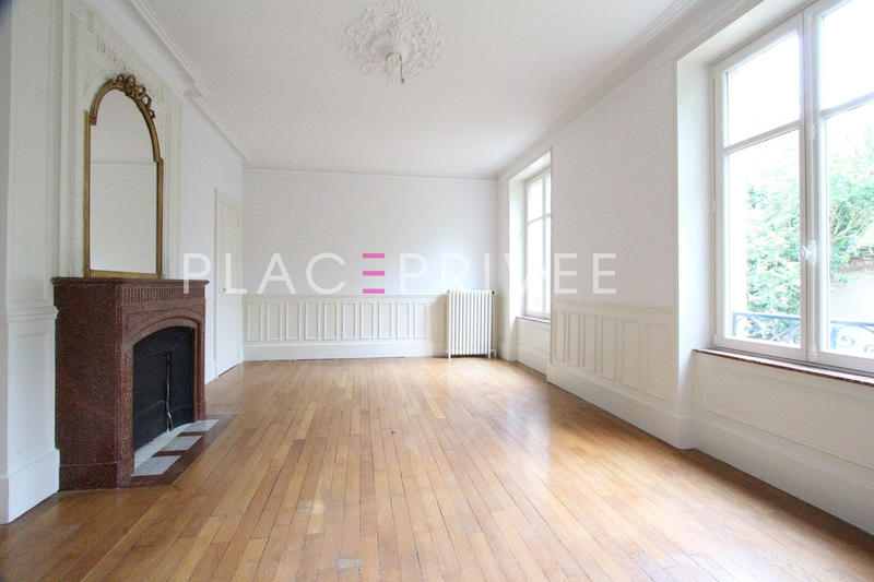 Maison - 203 m² - 9 pièces