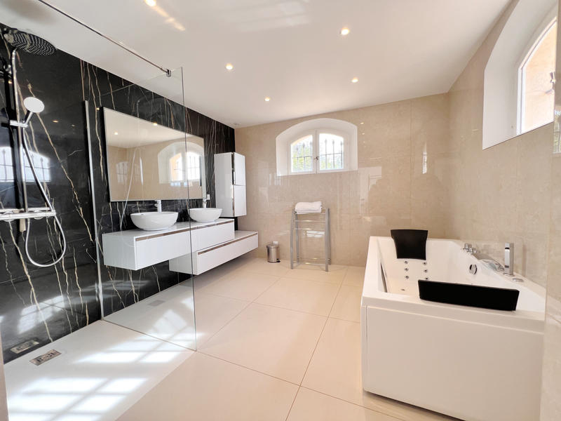 Villa - 288 m² - 6 pièces