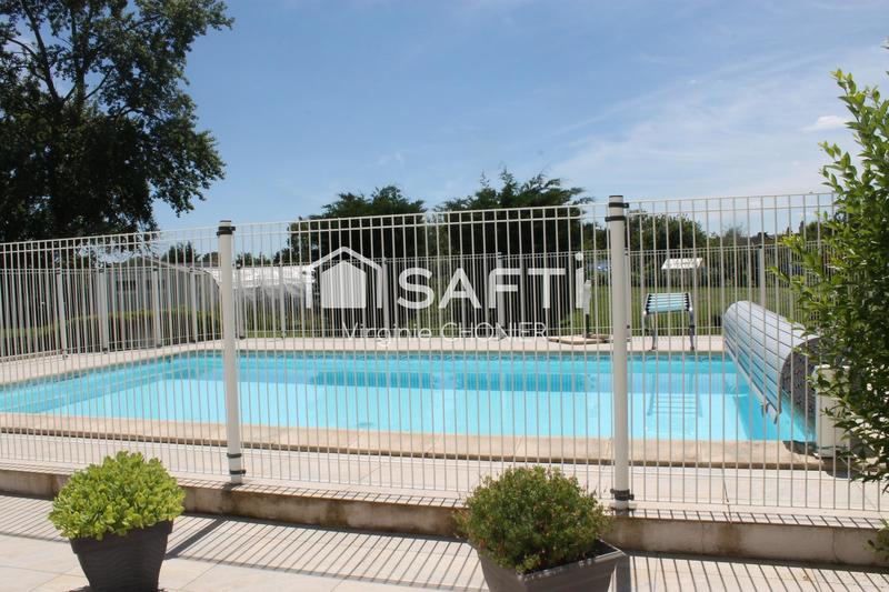 Maison - 256 m² - 6 pièces