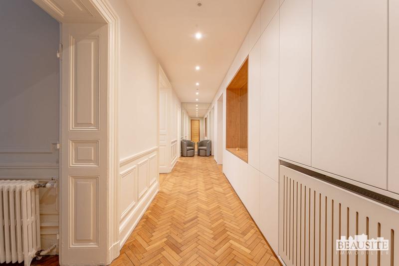 Local d'activités - 145 m² - 5 pièces