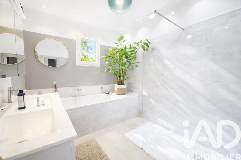 Maison - 195 m² - 7 pièces