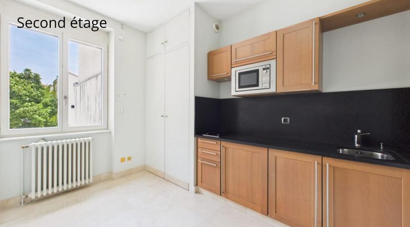 Maison - 300 m² - 11 pièces