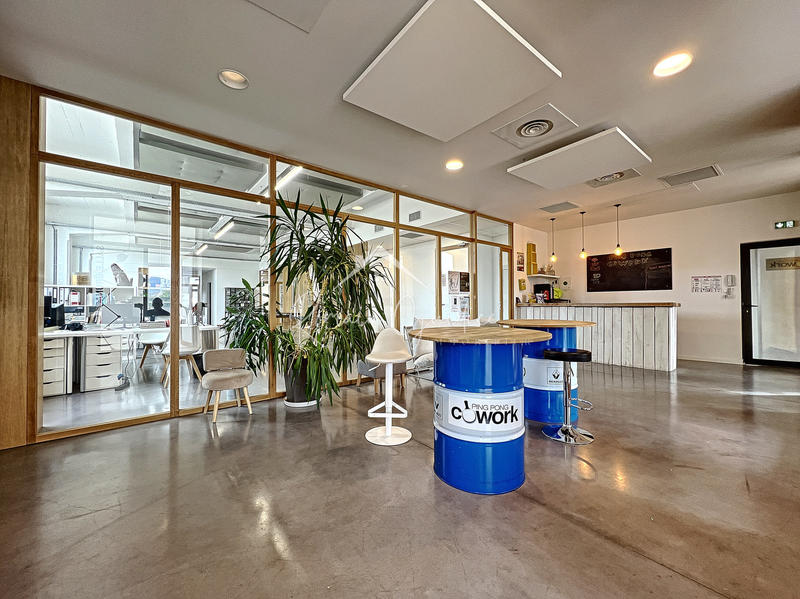 Loft - 311 m² - 8 pièces