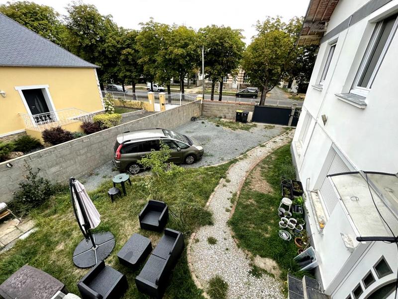 Maison - 380 m² - 16 pièces