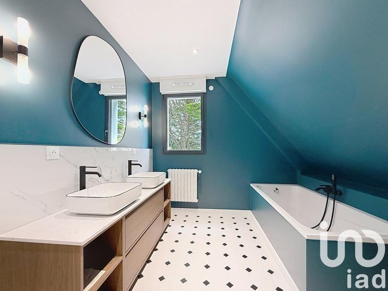 Maison - 166 m² - 8 pièces