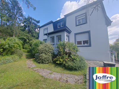 Maison - 212 m² - 8 pièces