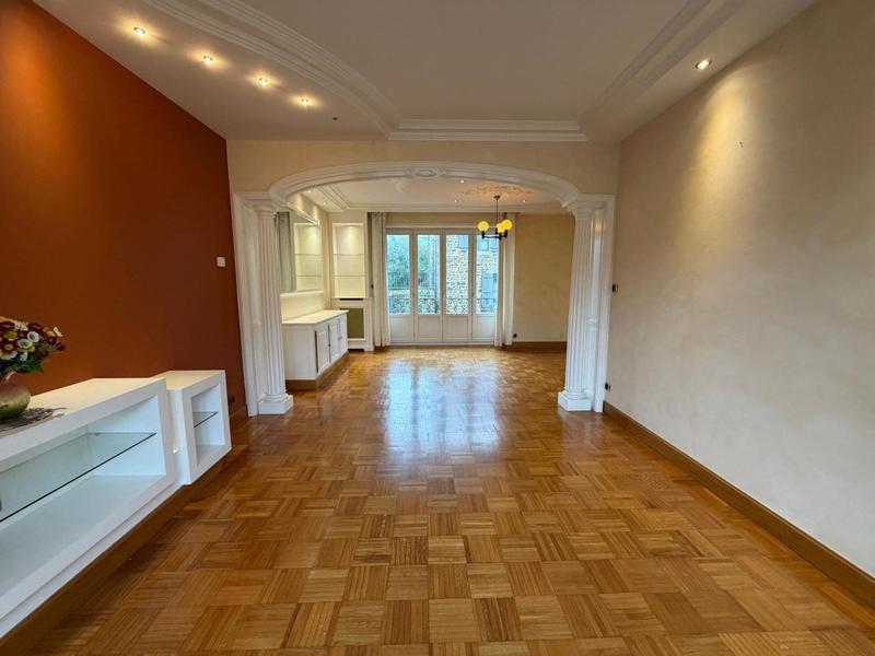 Maison - 195 m² - 9 pièces