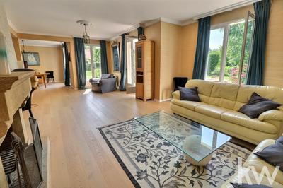 Maison - 240 m² - 9 pièces