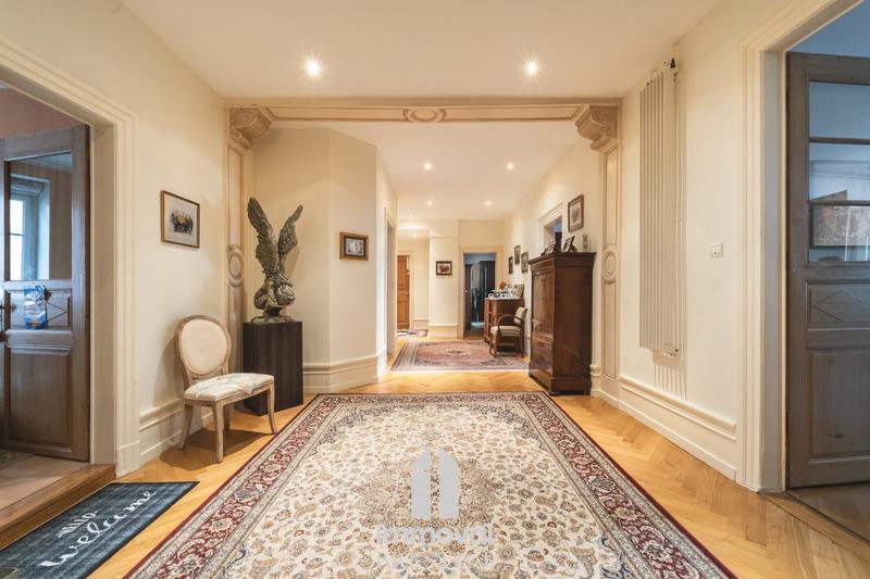 Appartement - 238 m² - 6 pièces