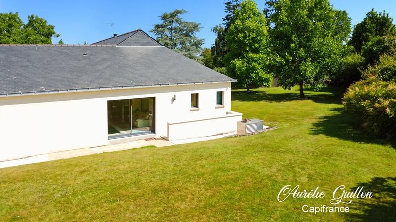Maison - 254 m² - 9 pièces