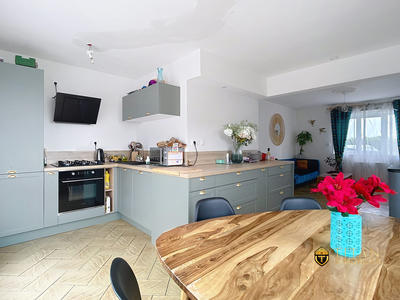 Maison - 95 m² - 5 pièces