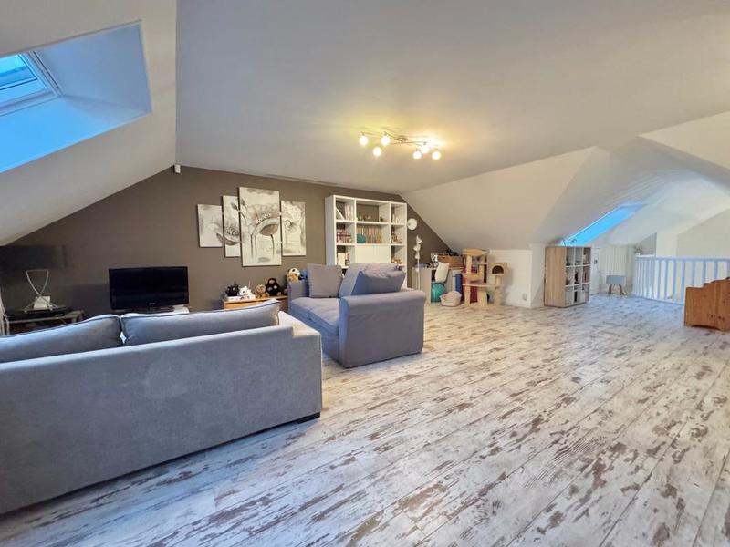 Maison - 213 m² - 7 pièces