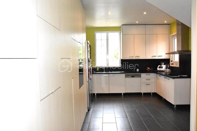 Demeure - 225 m² - 8 pièces