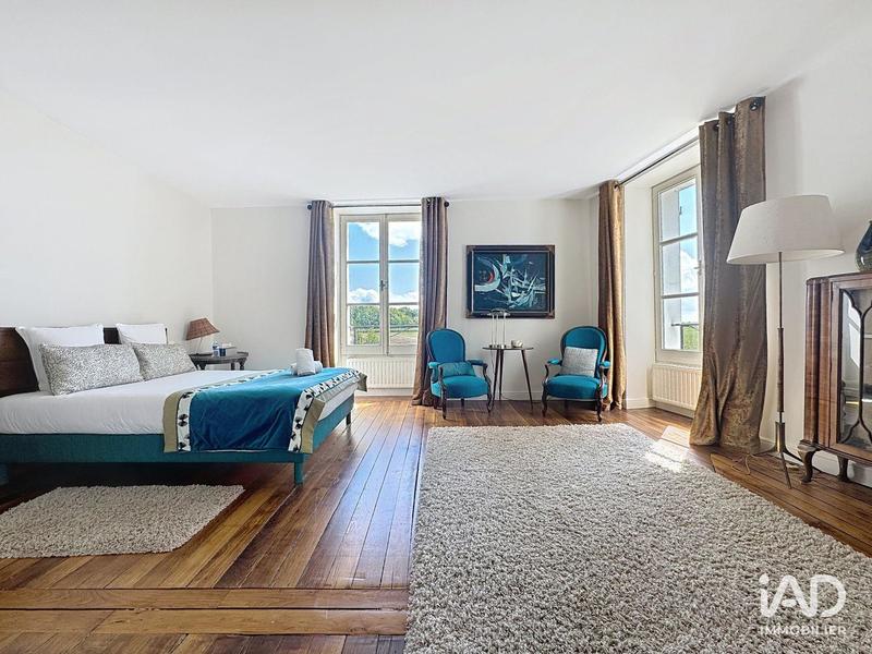 Maison - 1 445 m² - 20 pièces