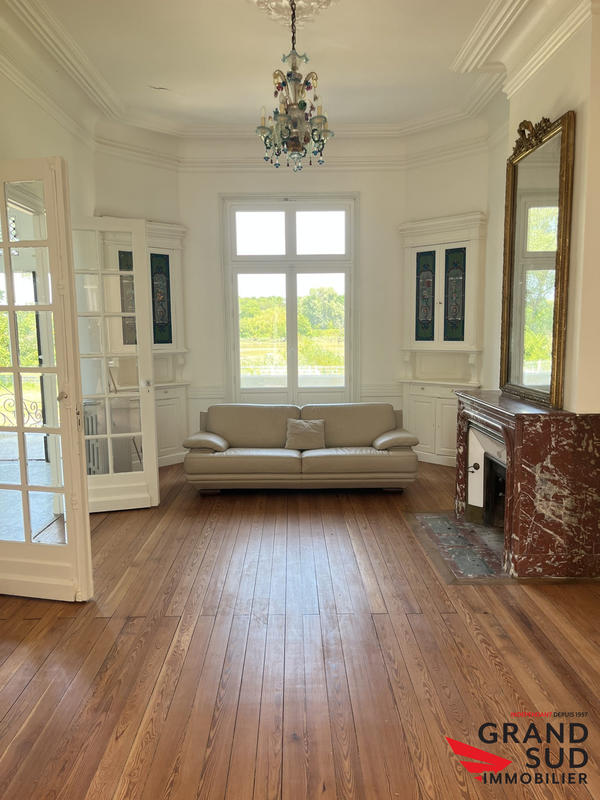 Maison - 207 m² - 7 pièces