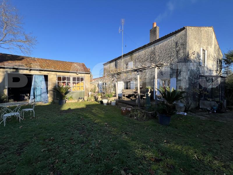 Maison charentaise - 220 m² - 6 pièces