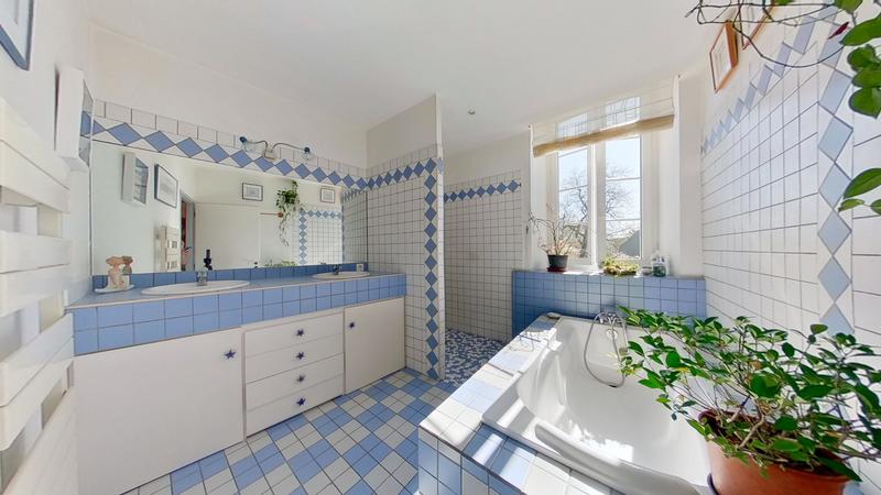 Propriété - 290 m² - 8 pièces