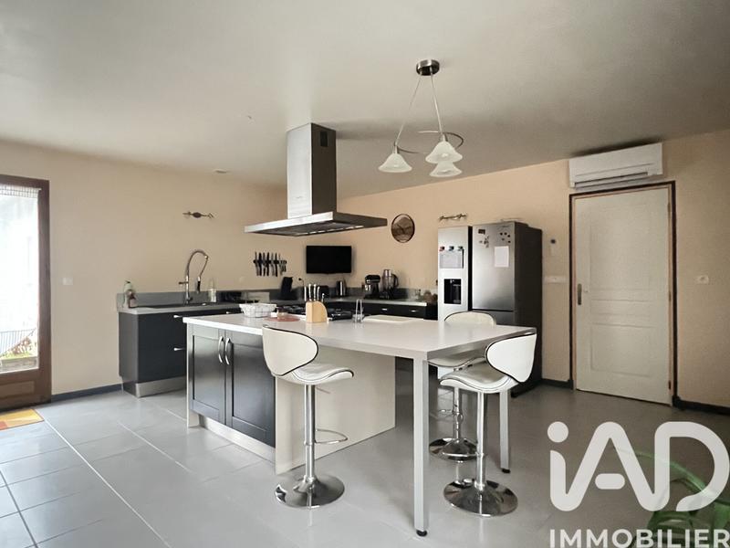 Maison - 280 m² - 6 pièces