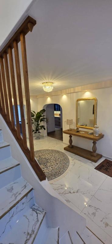 Maison - 195 m² - 7 pièces