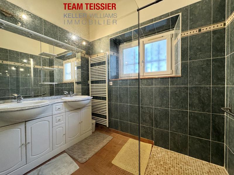 Maison - 205 m² - 11 pièces