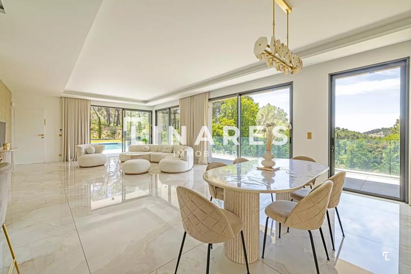 Villa - 300 m² - 9 pièces