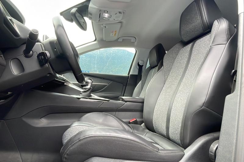 Peugeot 5008 1.2 130 Allure Bvm6