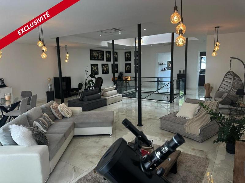 Maison - 230 m² - 3 pièces