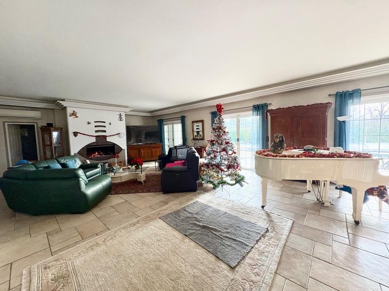 Maison - 300 m² - 7 pièces