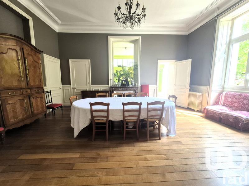 Maison - 365 m² - 13 pièces