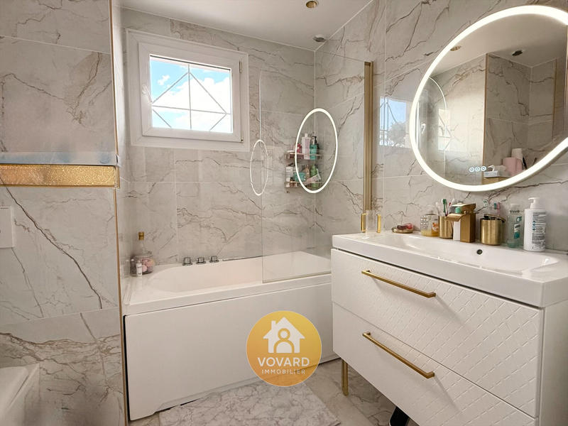 Maison - 204 m² - 8 pièces