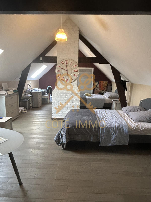 Maison - 236 m² - 8 pièces