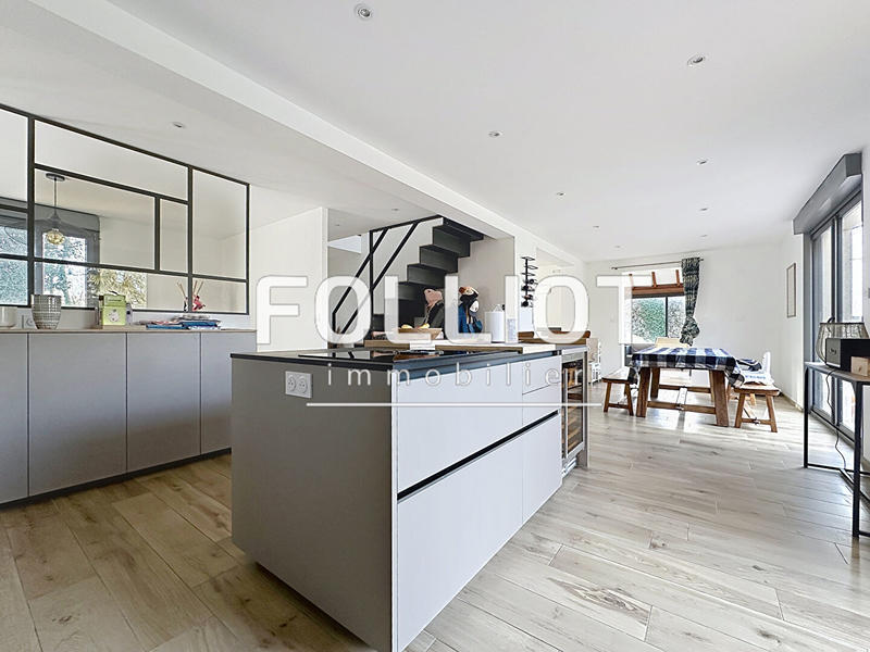 Maison - 166 m² - 7 pièces